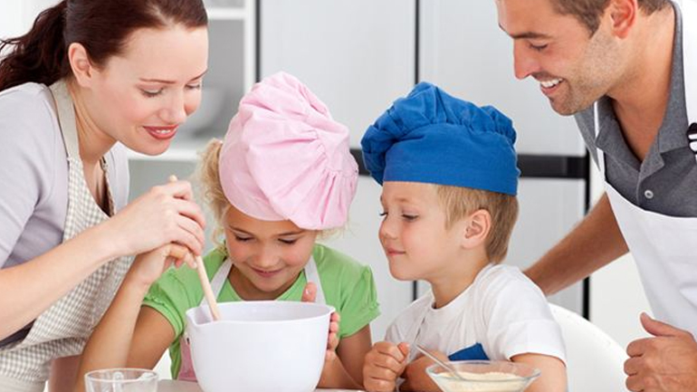 Μπείτε στην κουζίνα και μαγειρέψτε μαζί με τα παιδιά σας